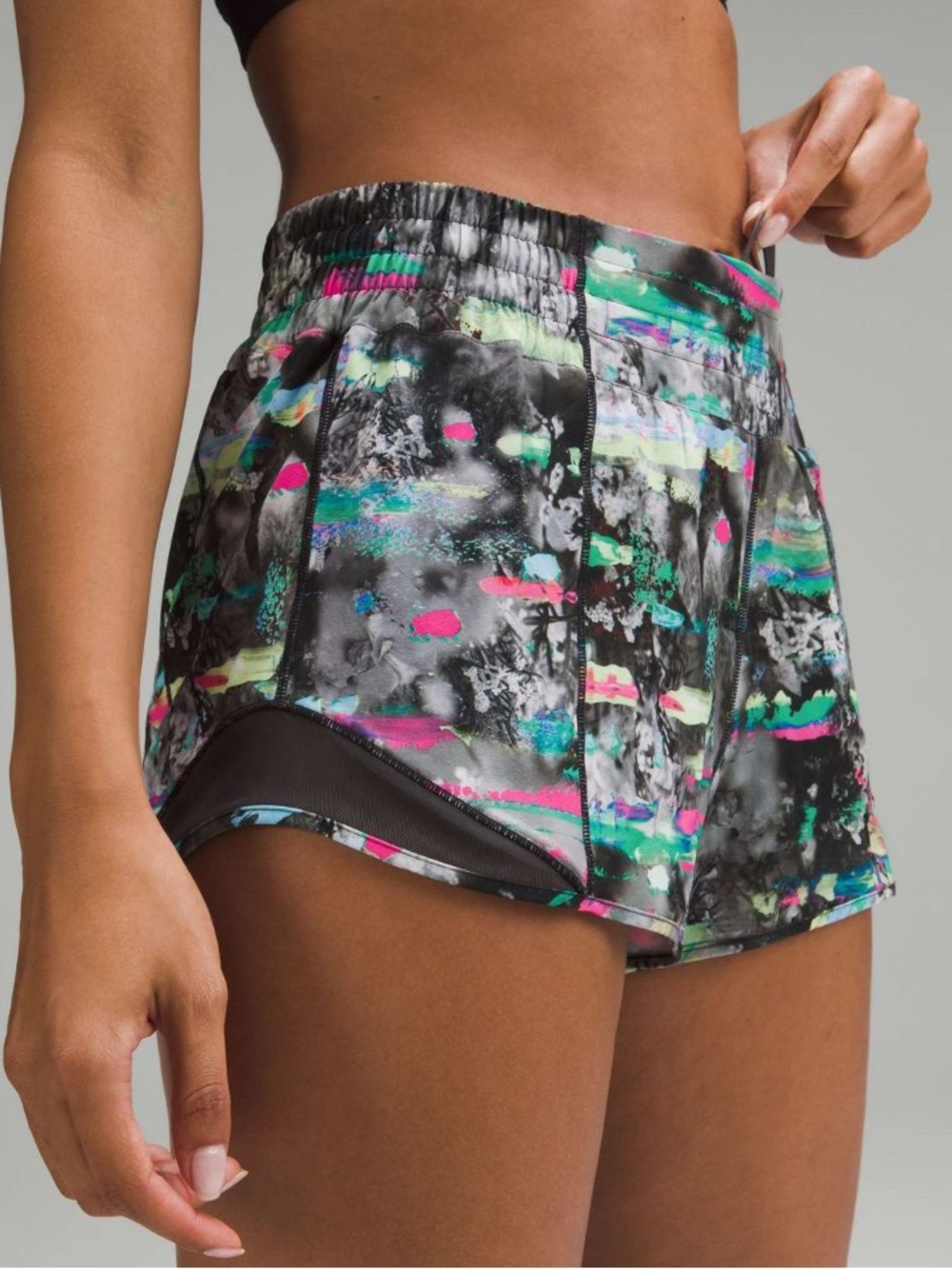 Lululemon Hotty Hot High-Rise Short Size 6 In Paint Drift